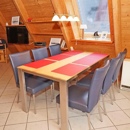 Zeltdachhaus Mit Parkplatz Vor Der Haustuer Damp