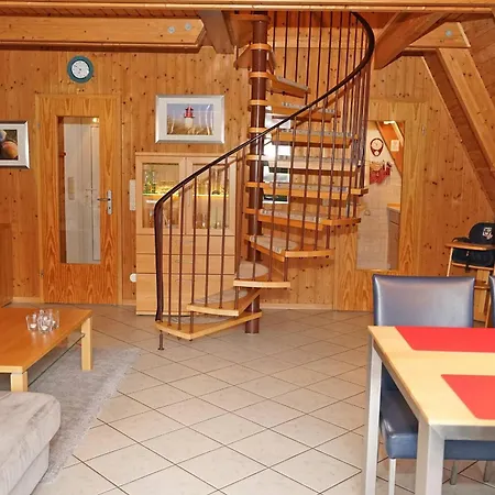 Feriehus Zeltdachhaus Mit Parkplatz Vor Der Haustuer
