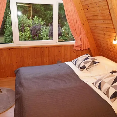 Feriehus Zeltdachhaus Mit Parkplatz Vor Der Haustuer